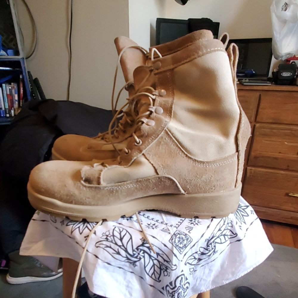 Boots - Picture 4 of 4